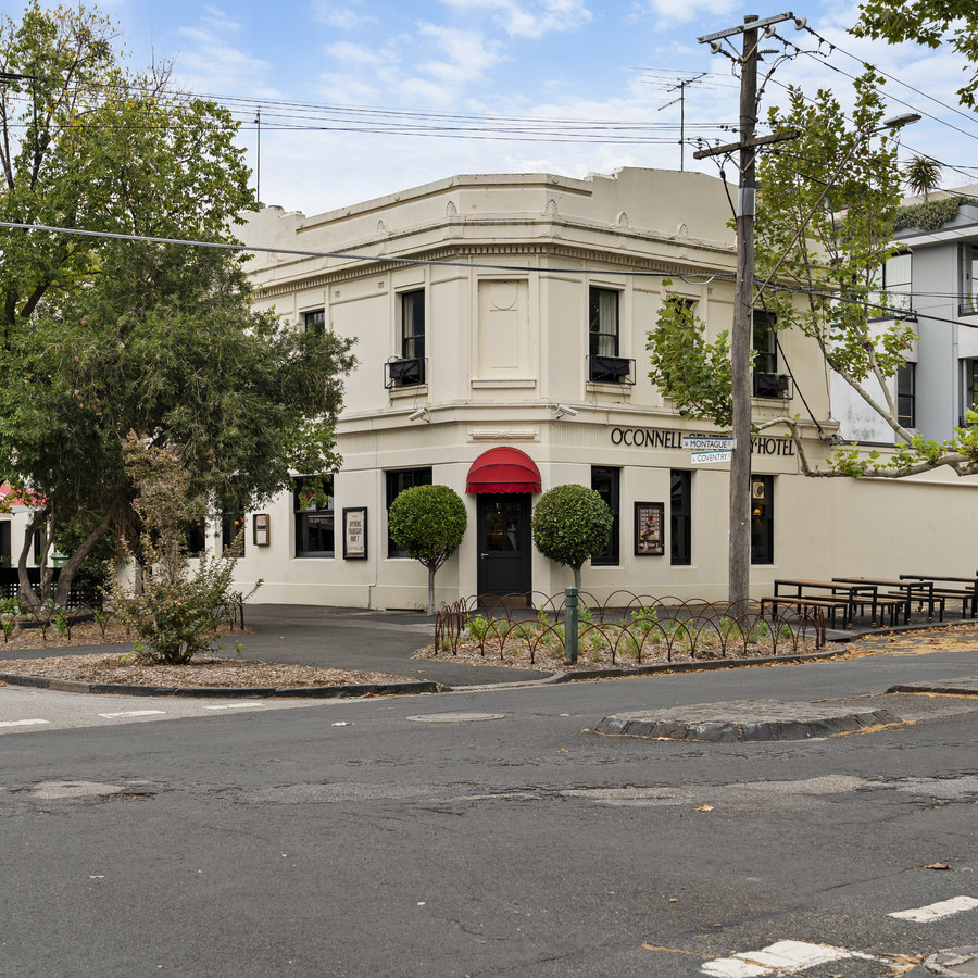 WB Built hospitality fit-out at O'Connells Hotel, South Melbourne