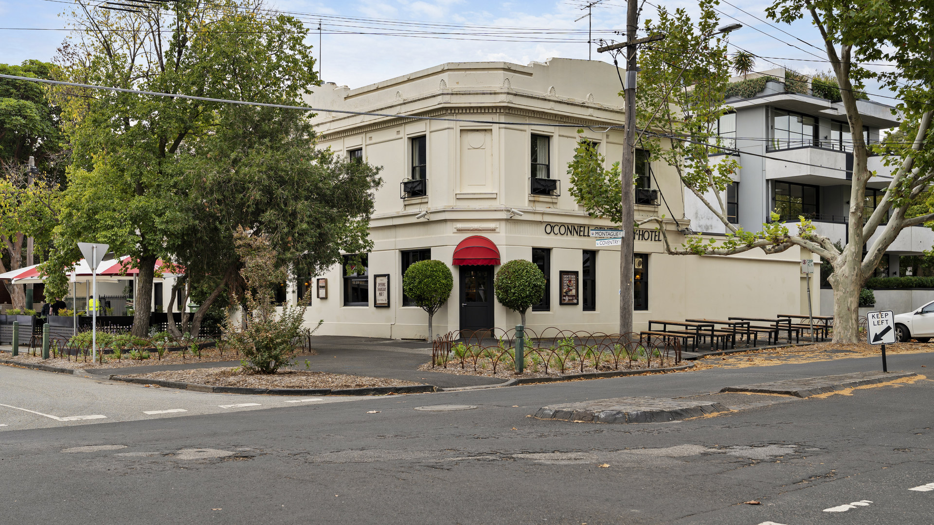 WB Built hospitality fit-out at O'Connells Hotel, South Melbourne